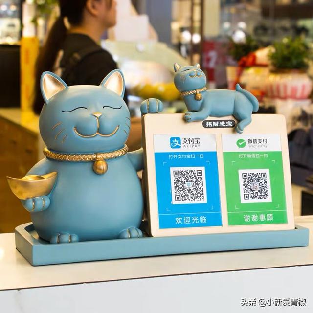 [美少女餐厅]什么店里服务员是穿西装的？