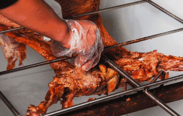 云南丽江市古城区烤全羊口碑好的农家乐哪家好,丽江烤全羊哪里好吃