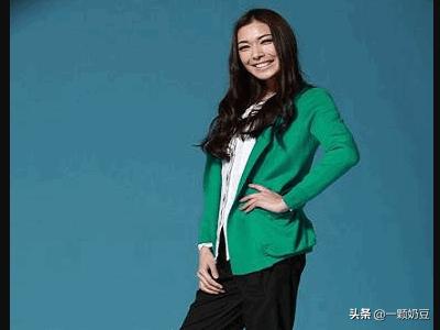 青草绿休闲外套如何搭配(图2)