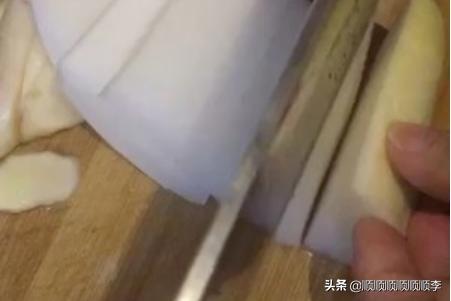 广东萝卜鸡爪的做法（泡凤爪带白萝卜的做法？）
