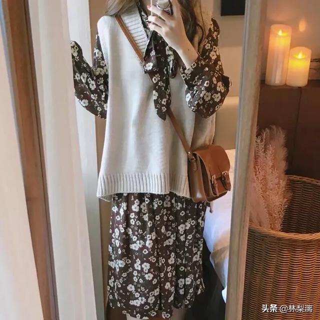 米白色短裙如何搭配毛衣(图44)