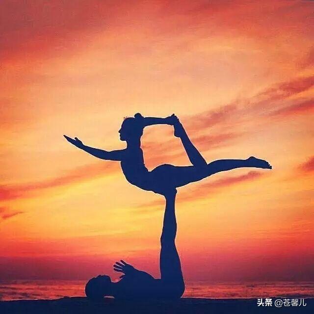 女性练瑜伽拉伸训练动作(图7)