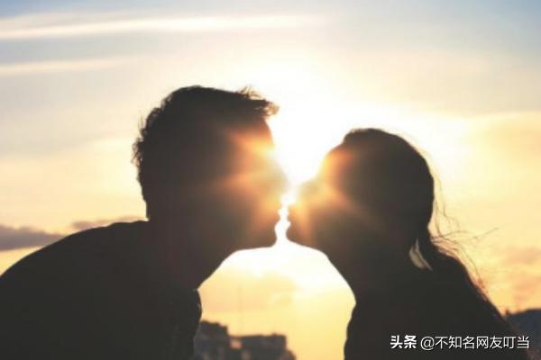 和女生怎么聊天(和女生怎么找话题聊天)