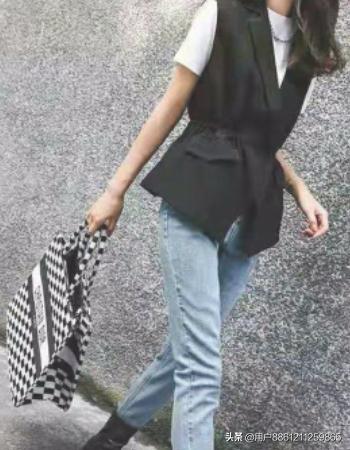 黑色的针织背心如何搭配(图9)