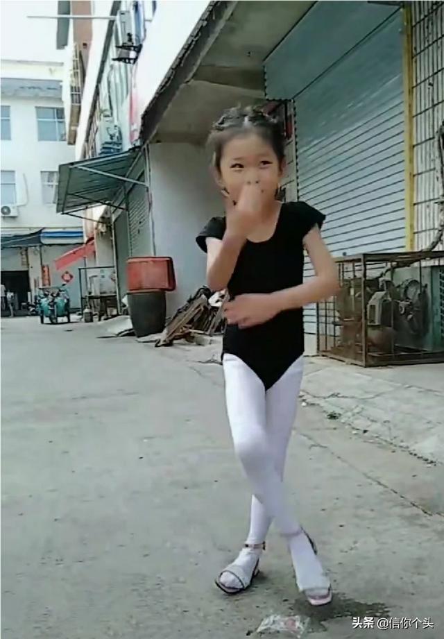 春天打底裤颜色如何搭配(图2)