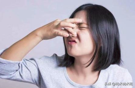 女人下面有味道是怎么回事呢