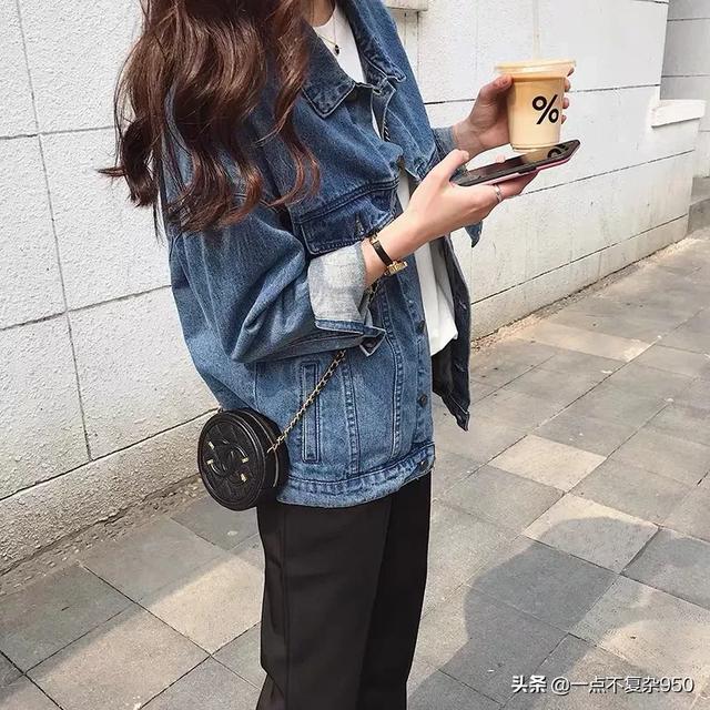 黑色牛仔外套如何搭配女(图11)