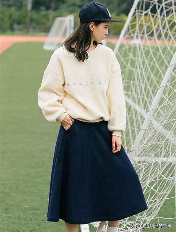 米色卫衣怎么搭配棉服(图2)