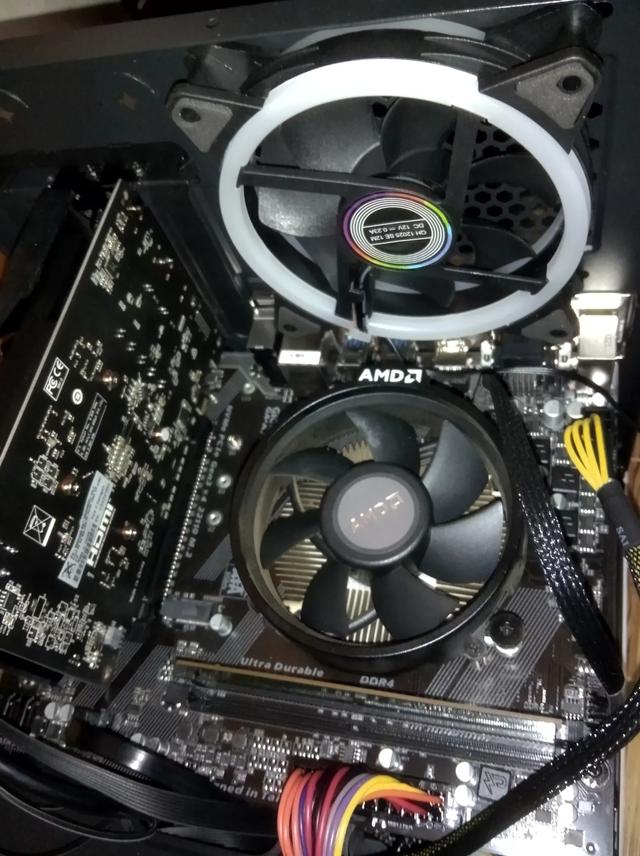 电脑的主要配件有哪些，各是干什么用的？：电脑配件有哪些