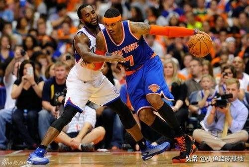 如果我运球时被对手贴身防守该怎么突破,第1张