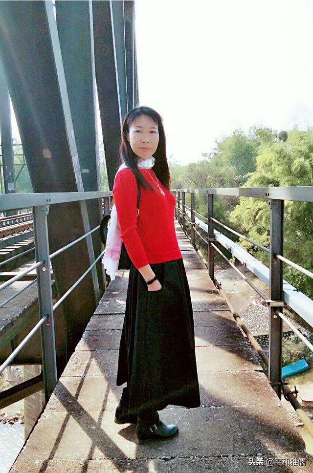 拍照好看的中年女性照片(图31)