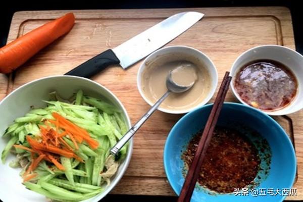 芝麻酱拌面筋小吃做法（简单芝麻酱面筋的做法？）