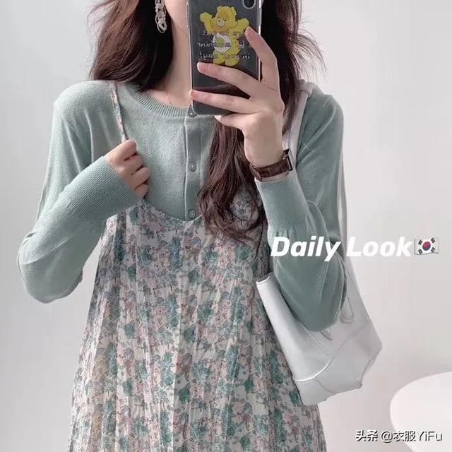 米白色短裙如何搭配毛衣(图17)