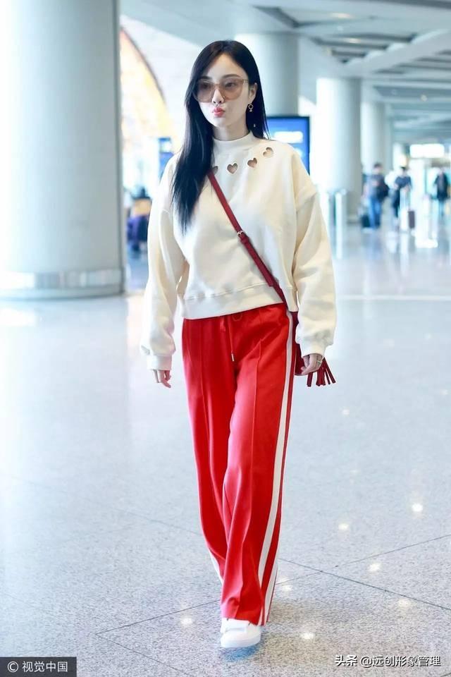 米色卫衣怎么搭配棉服(图9)