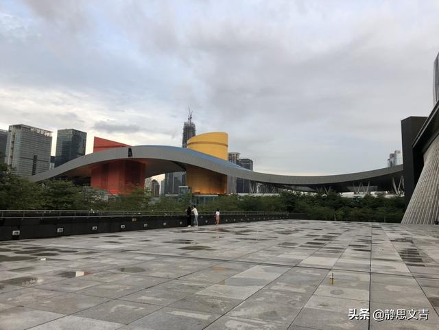 当初都是经济特区，为什么深圳比珠海的体量大了那么多呢？