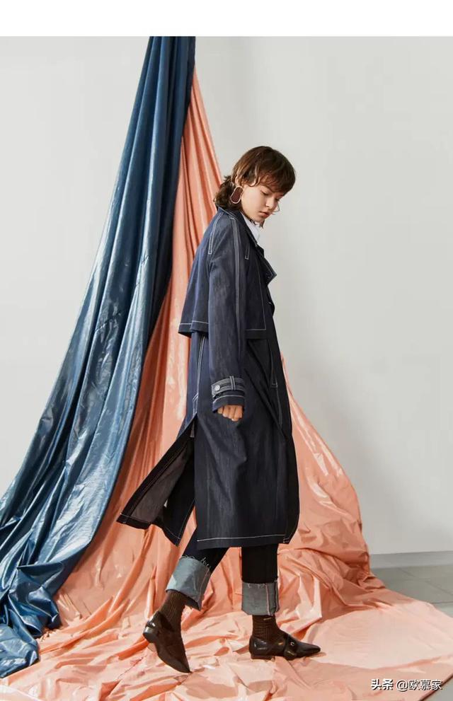 黑色牛仔外套如何搭配女