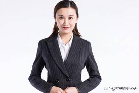职场女性着装方式有几种（女性职场着装六忌）(图1)