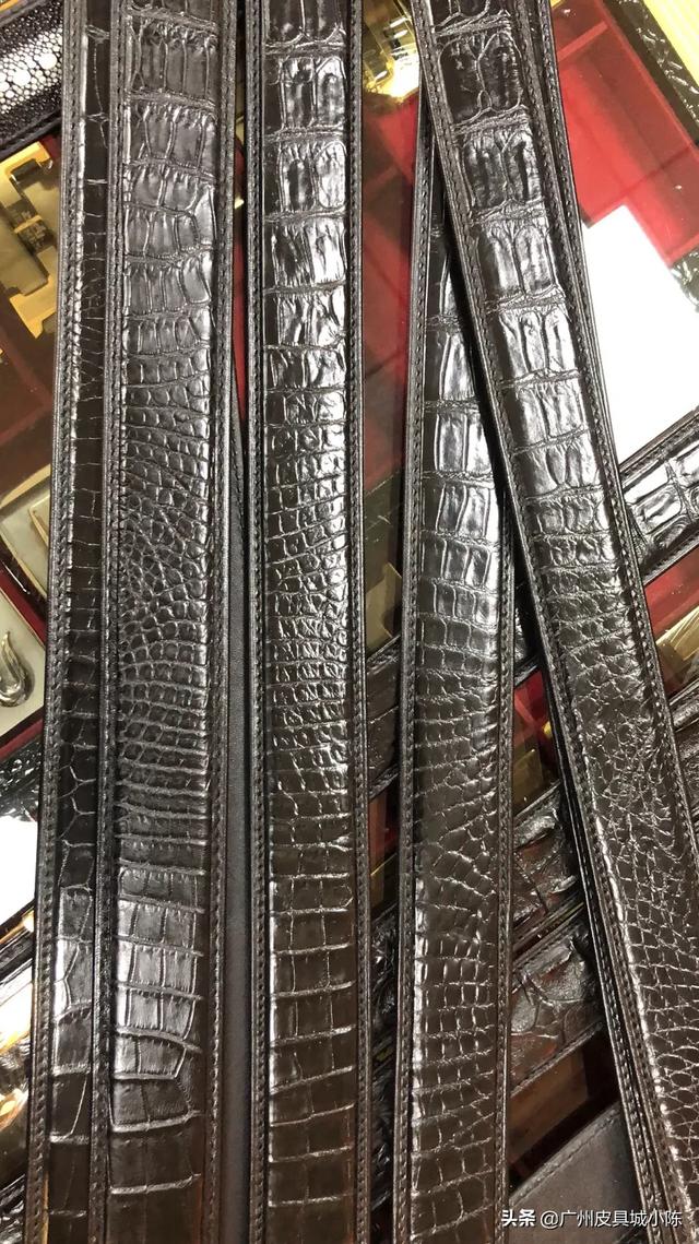 鳄鱼材质的腰带如何搭配(图2)