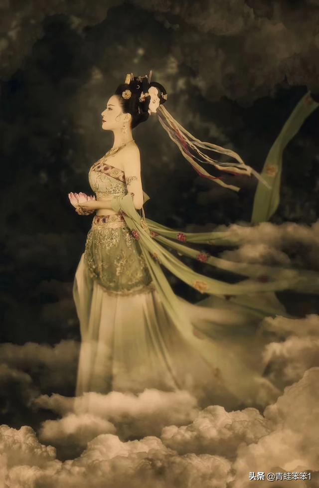 黑色旗袍如何搭配丝袜女(图6)