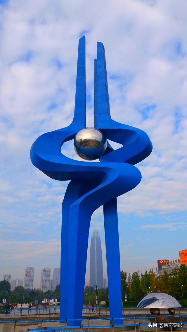 济南市中心广场叫什么