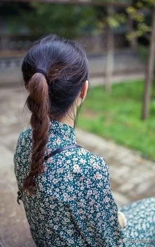 女性总是掉头发怎么回事（女性掉头发怎么回事一抓一把的那种）(图3)