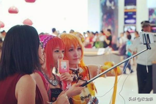 电影如何赚钱(无人直播放电影如何赚钱)