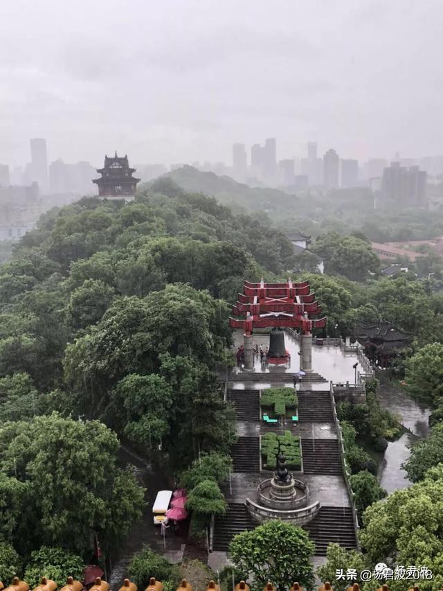 武汉黄鹤楼图片（打算去武汉了，请问黄鹤楼值得一去吗？有什么注意事项吗？）