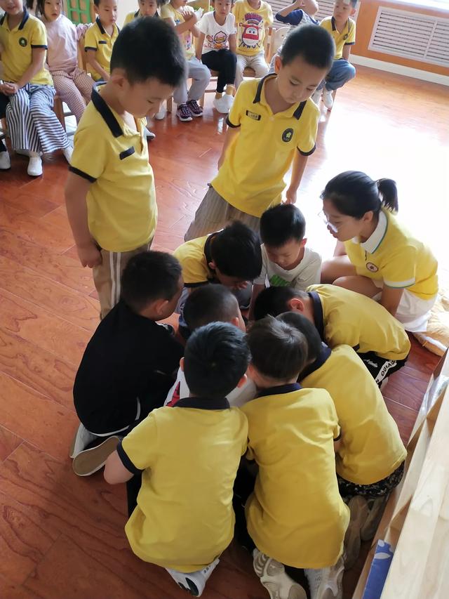 幼儿园孩子被老师罚站了，家长应该去质问吗？我的宝宝在哪里游戏规则