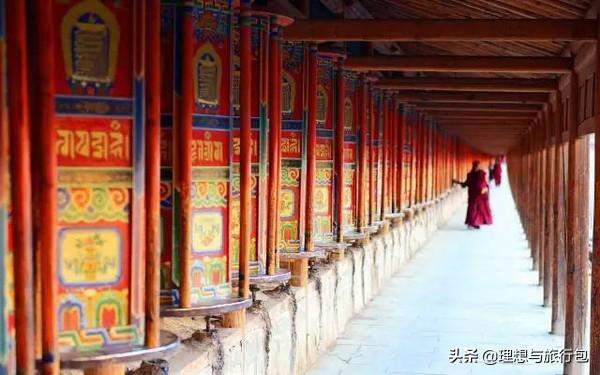 新疆和甘肃哪里更适合居住？