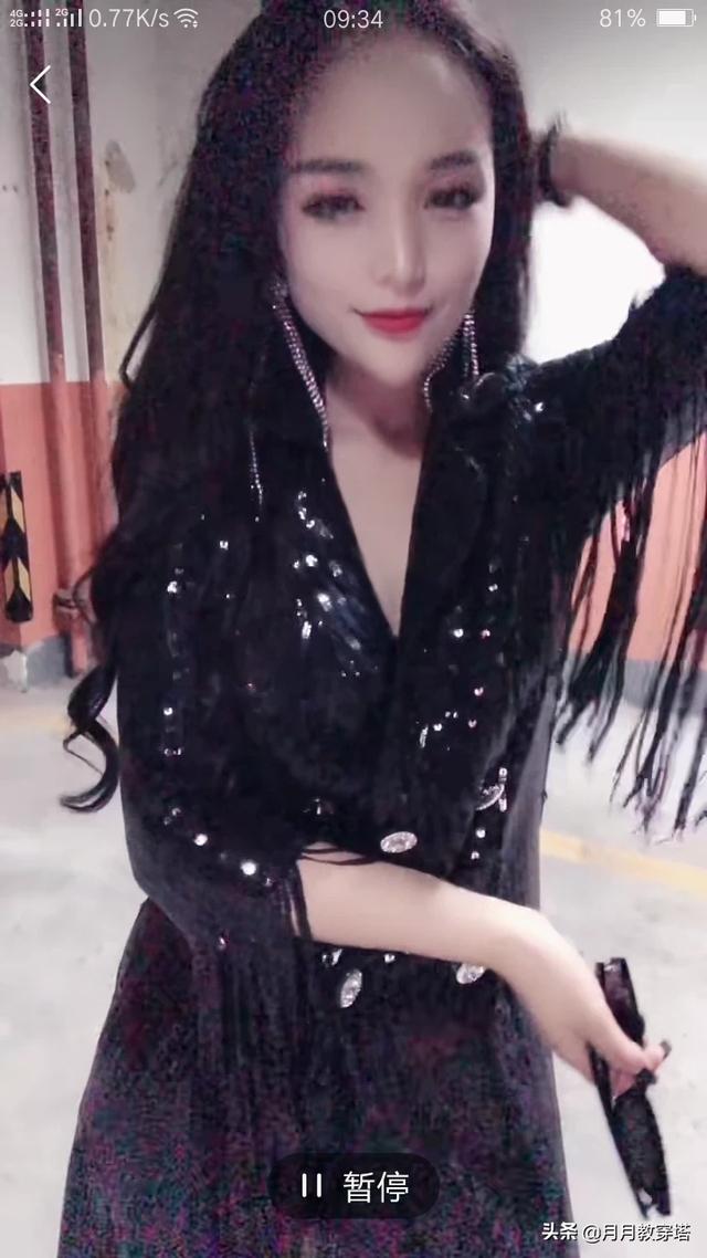 黑色紧身吊带如何搭配衣服(图10)