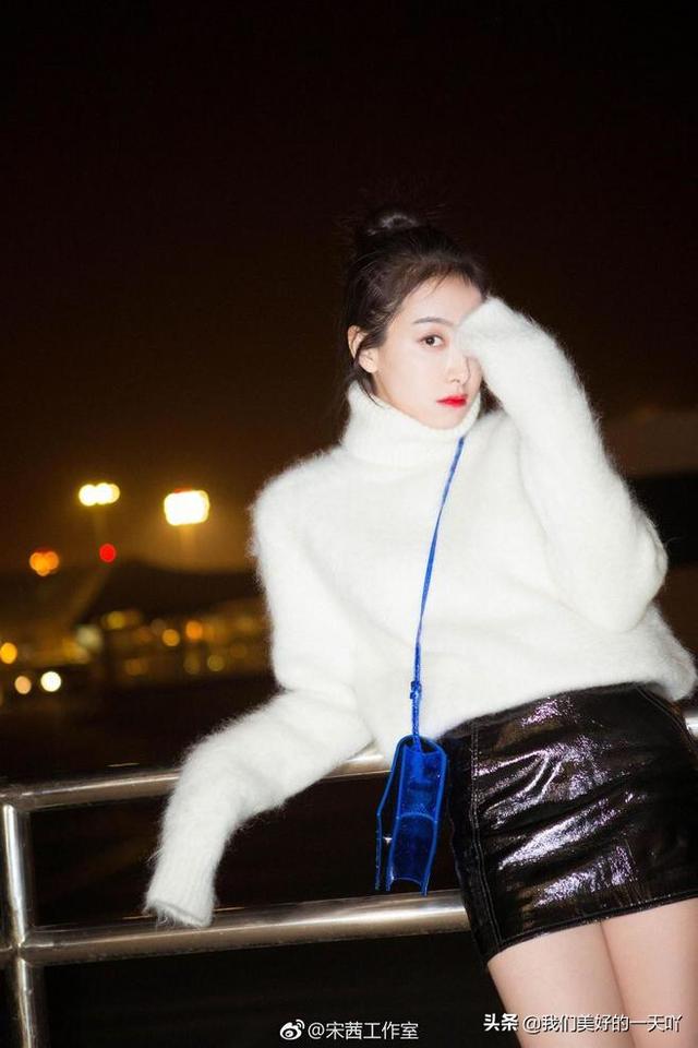 白色宽松毛衣如何搭配冬季(图9)