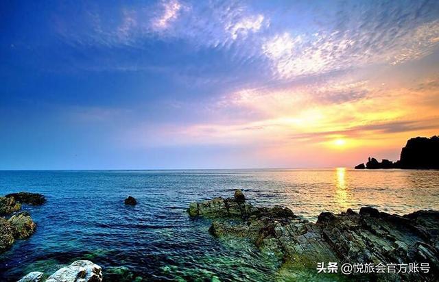 女性穿着泳衣到海边游泳(图3)