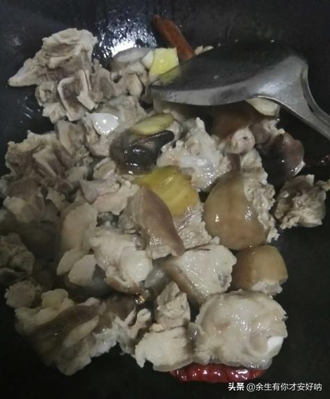 猪蹄炖黄豆-猪蹄炖黄豆有什么功效和作用