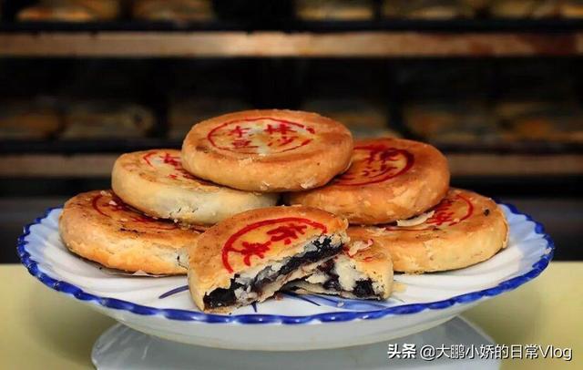 中秋月饼卷出新花样图片