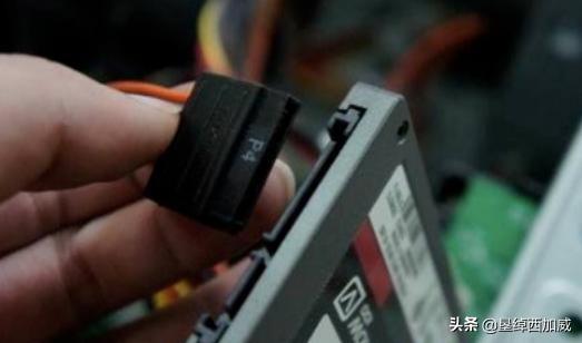 固态硬盘怎么安装在电脑上（固态硬盘怎么安装在电脑上面）