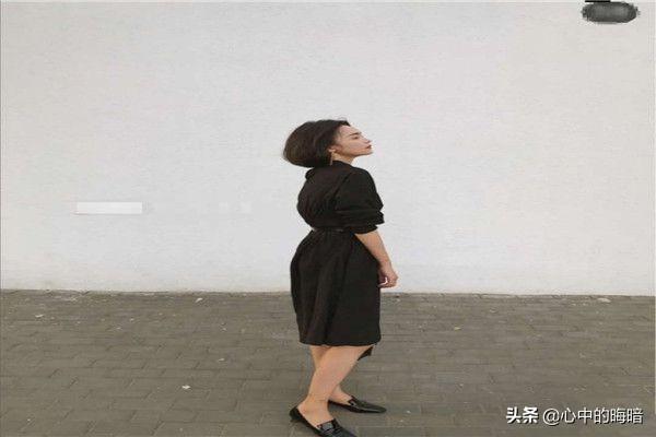 休闲黑裙子如何搭配鞋子(图2)