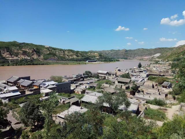 云南曲靖市麒麟区吃刨猪汤农家乐一般多少钱一天,曲靖杀猪饭酒楼