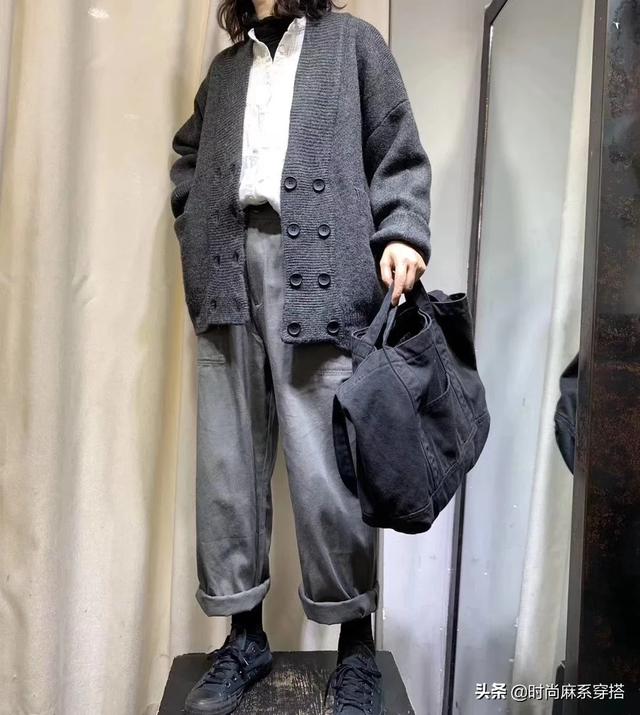 如何搭配外套毛衣好看女
