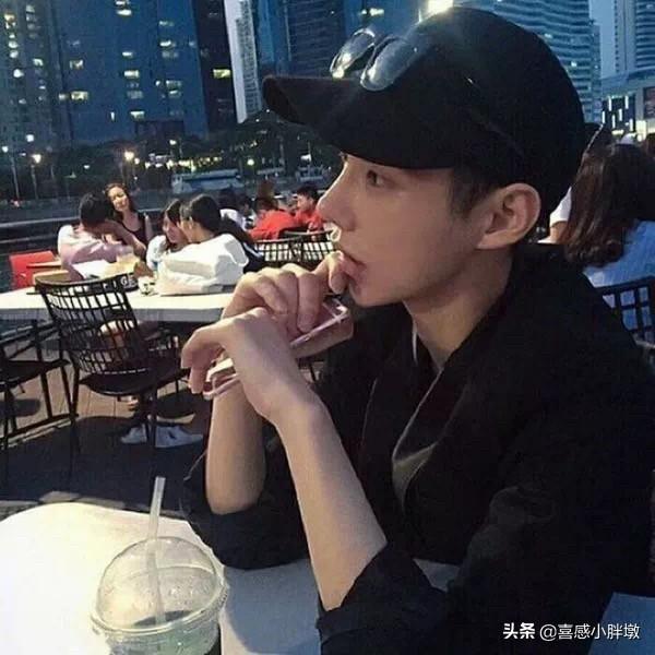 男人拍照的姿势有哪些(图3)