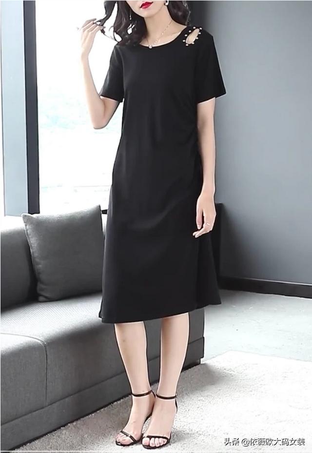 黑色休闲连衣裙如何搭配(图5)