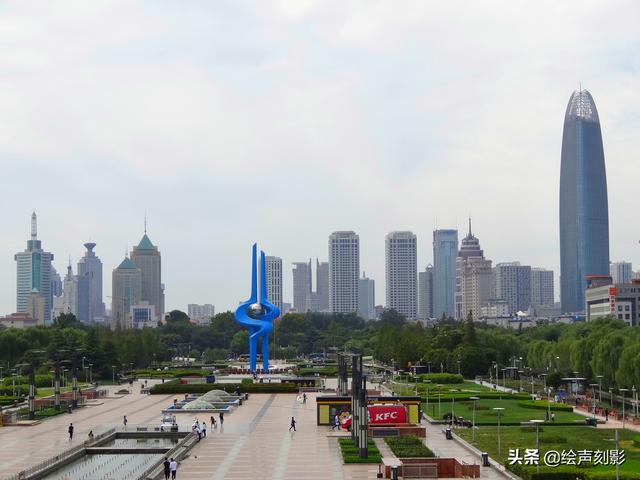济南市中心广场叫什么