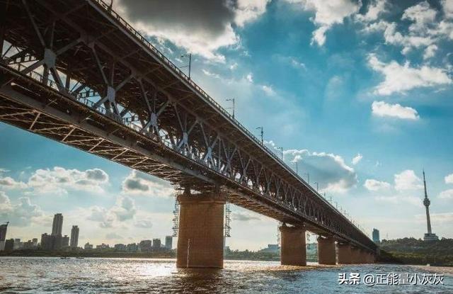 武汉市黄色大桥叫什么