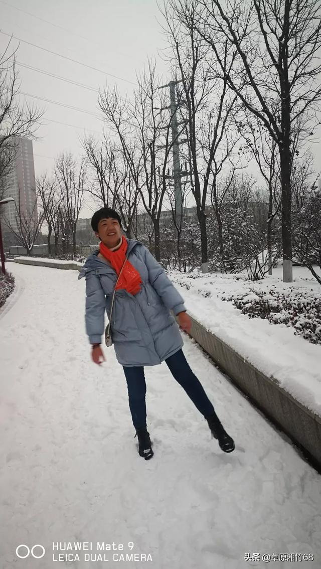拍照好看的中年女性照片(图50)