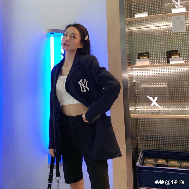 黑色学院风西装如何搭配