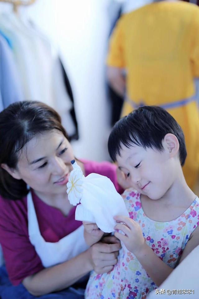 黑色旗袍如何搭配丝袜女(图7)