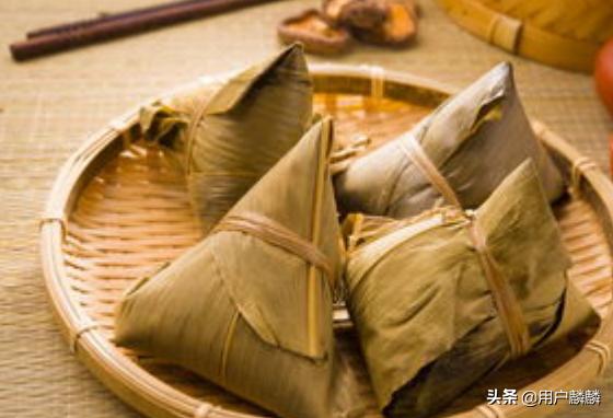 屈原的故事简短100字（屈原的故事简短100字怎么写）