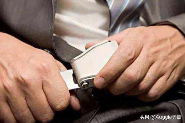 飞机安全带怎么解开(图1)