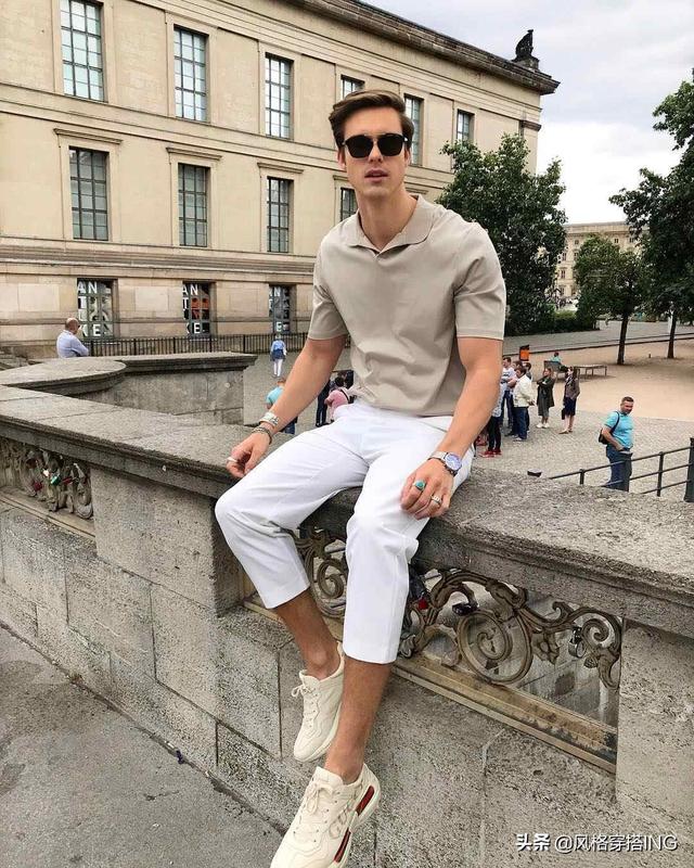 纯白裤子如何搭配短袖男(图5)