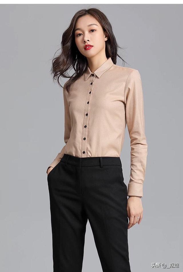 卡其衬衫男如何搭配裤子(图1)