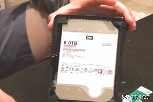 西数移动硬盘拆解西数移动硬盘拆解视频